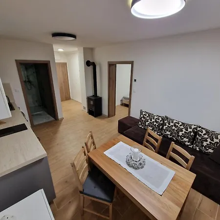 Suterenovy Stary Smokovec Apartment